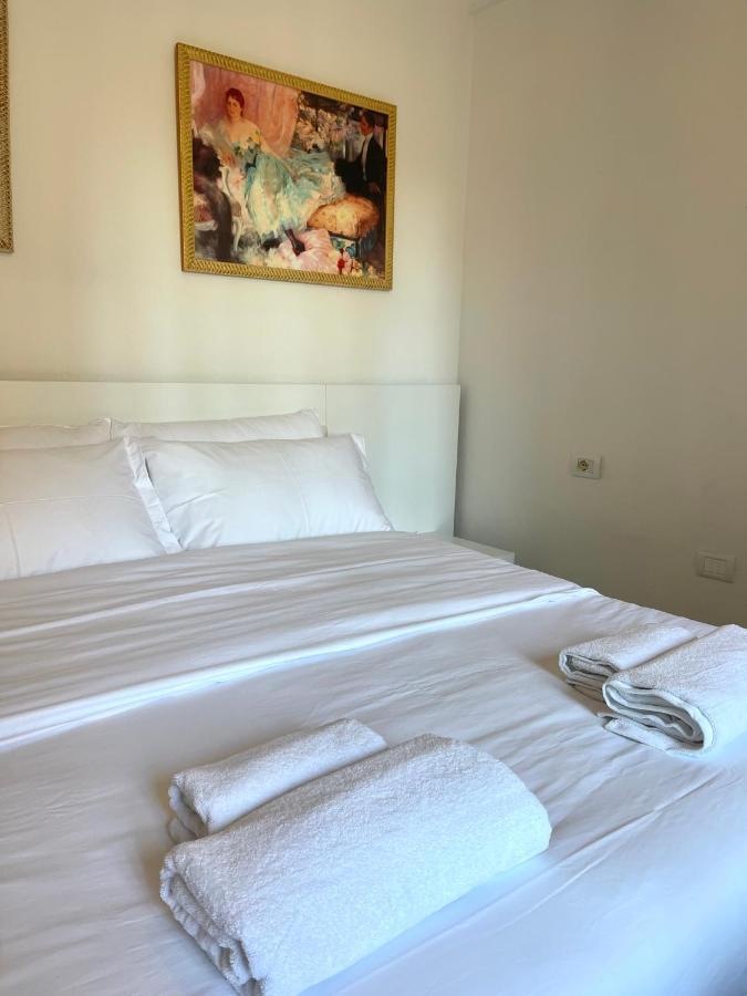 Apartment In The New Bazaar Of Tirana - Hana Blu Buitenkant foto