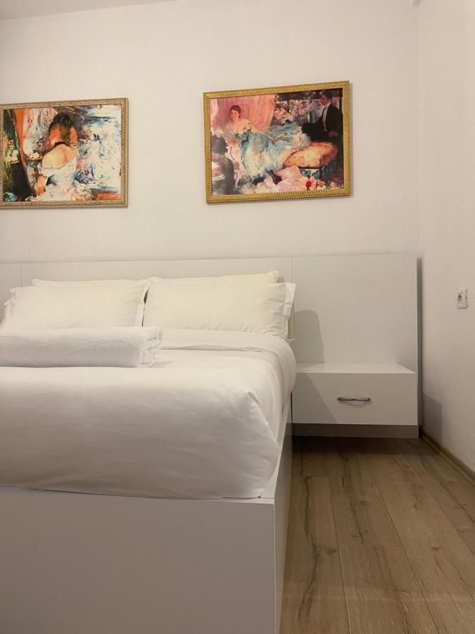 Apartment In The New Bazaar Of Tirana - Hana Blu Buitenkant foto