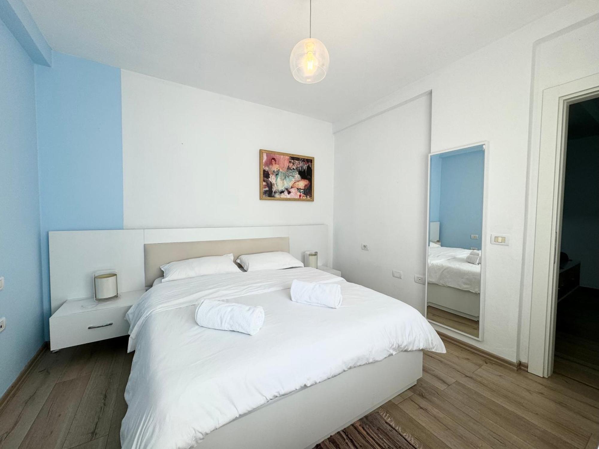 Apartment In The New Bazaar Of Tirana - Hana Blu Buitenkant foto