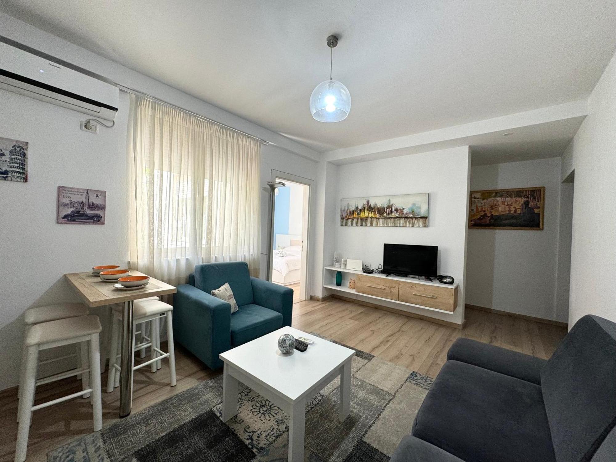 Apartment In The New Bazaar Of Tirana - Hana Blu Buitenkant foto